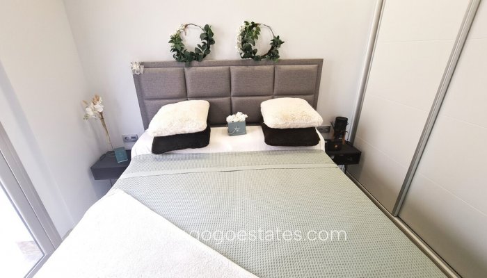 Te koop - Huis - Vrijstaande Villa - Orihuela - Villamartin