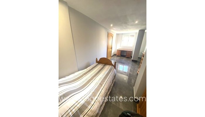 Te koop - Huis - Vrijstaande Villa - Orihuela - La Zenia