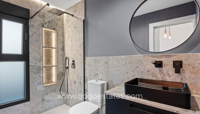 Te koop - Huis - Vrijstaande Villa - Torrevieja - Nueva Torrevieja