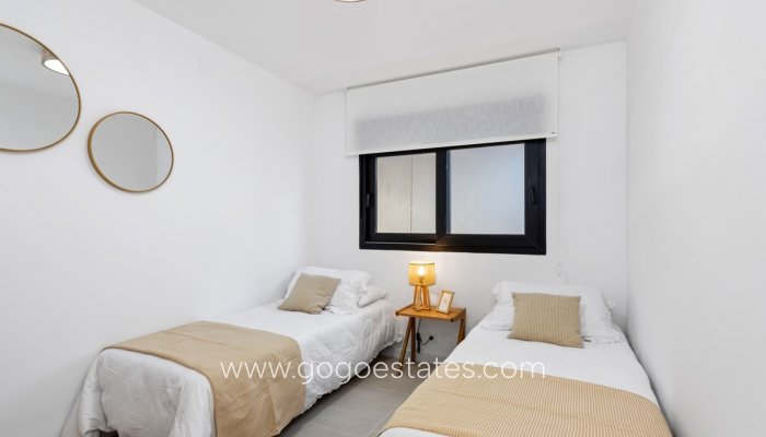 Te koop - Huis - Vrijstaande Villa - Torrevieja - Nueva Torrevieja