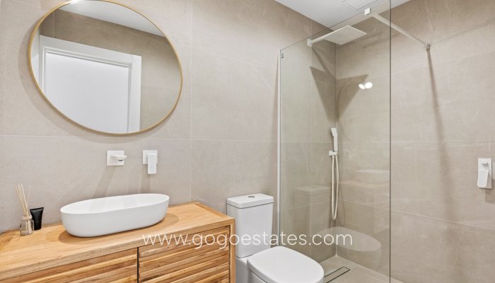 Te koop - Huis - Vrijstaande Villa - Torrevieja - Nueva Torrevieja