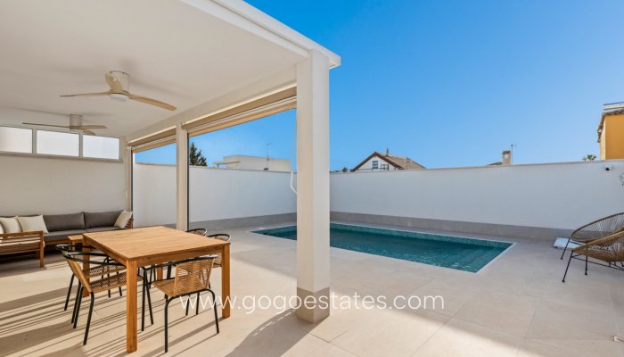 Te koop - Huis - Vrijstaande Villa - Torrevieja - Nueva Torrevieja