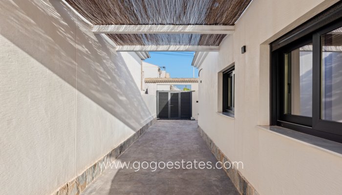 Te koop - Huis - Vrijstaande Villa - Torrevieja - Nueva Torrevieja