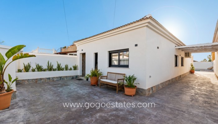 Te koop - Huis - Vrijstaande Villa - Torrevieja - Nueva Torrevieja