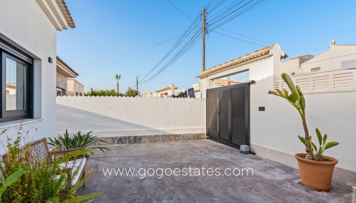 Te koop - Huis - Vrijstaande Villa - Torrevieja - Nueva Torrevieja