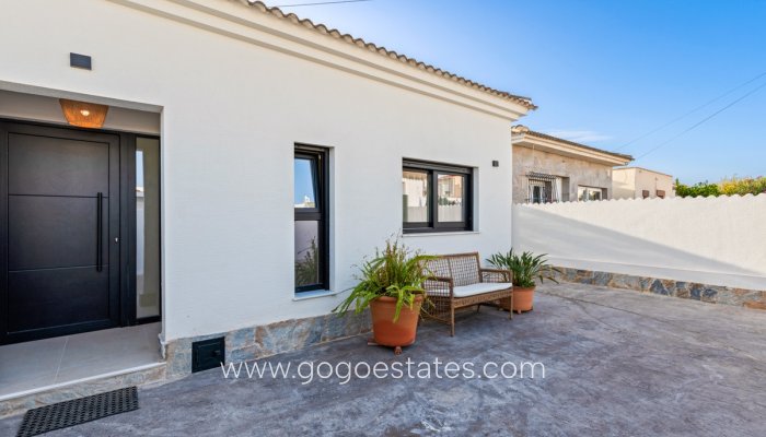Te koop - Huis - Vrijstaande Villa - Torrevieja - Nueva Torrevieja