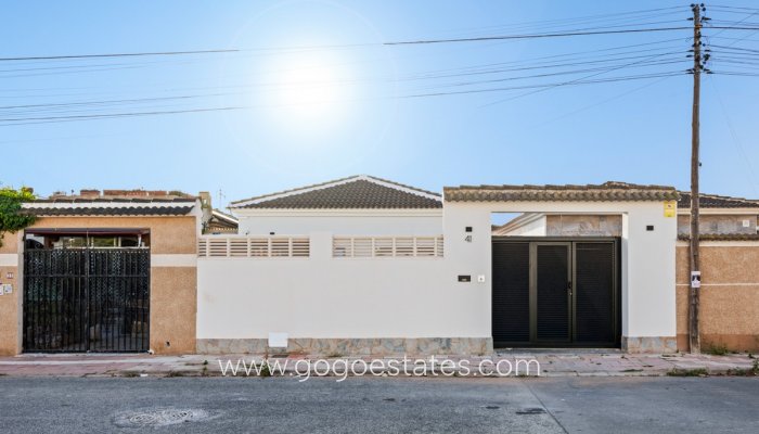Te koop - Huis - Vrijstaande Villa - Torrevieja - Nueva Torrevieja