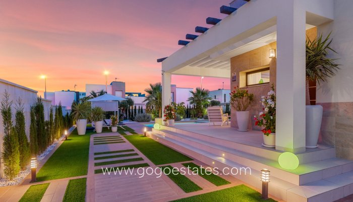 Te koop - Huis - Vrijstaande Villa - Rojales - Ciudad Quesada