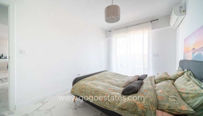 Te koop - Appartement - Appartement op de middelste verdieping - Orihuela - Punta Prima