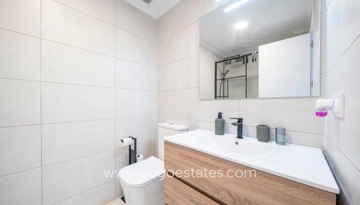 Te koop - Appartement - Appartement op de middelste verdieping - Orihuela - Punta Prima