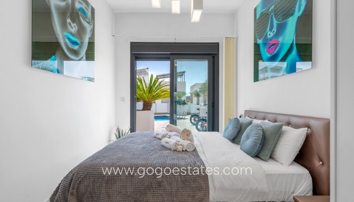 Te koop - Huis - Vrijstaande Villa - Orihuela - Villamartin