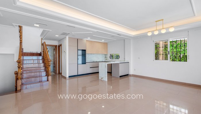 Te koop - Huis - Vrijstaande Villa - Torrevieja - Torrevieja Centro