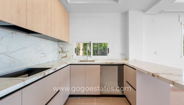 Te koop - Huis - Vrijstaande Villa - Torrevieja - Torrevieja Centro