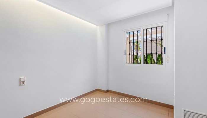 Te koop - Huis - Vrijstaande Villa - Torrevieja - Torrevieja Centro