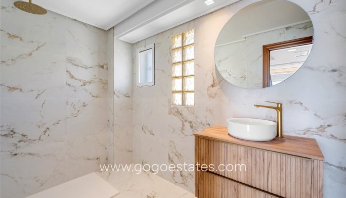 Te koop - Huis - Vrijstaande Villa - Torrevieja - Torrevieja Centro