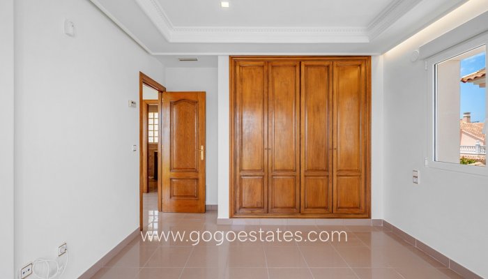 Te koop - Huis - Vrijstaande Villa - Torrevieja - Torrevieja Centro