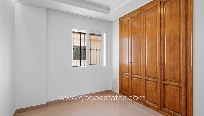 Te koop - Huis - Vrijstaande Villa - Torrevieja - Torrevieja Centro