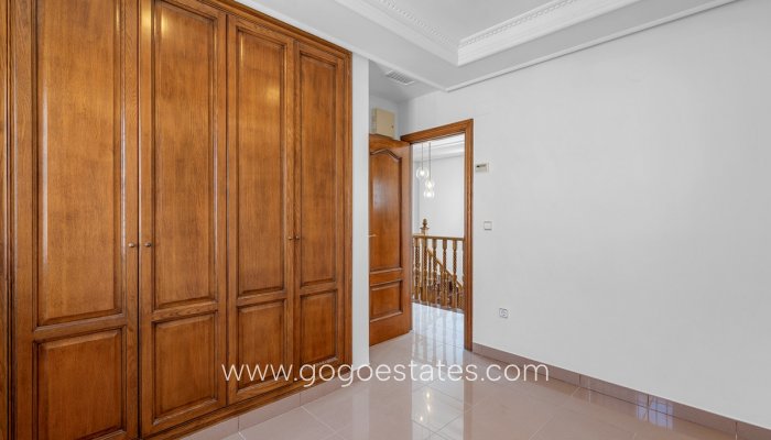 Te koop - Huis - Vrijstaande Villa - Torrevieja - Torrevieja Centro