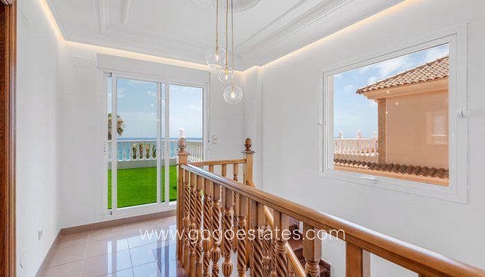 Te koop - Huis - Vrijstaande Villa - Torrevieja - Torrevieja Centro