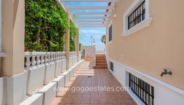 Te koop - Huis - Vrijstaande Villa - Torrevieja - Torrevieja Centro