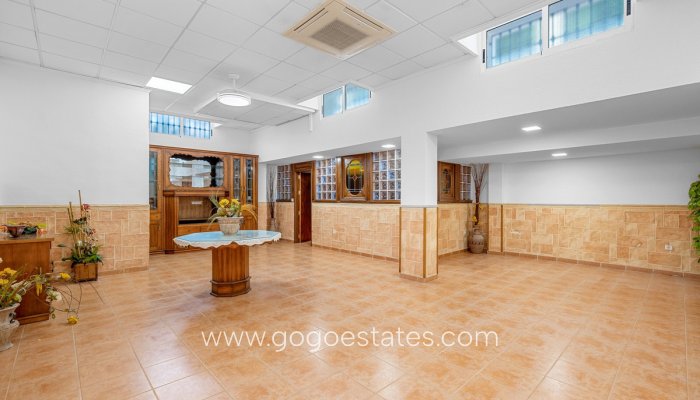 Te koop - Huis - Vrijstaande Villa - Torrevieja - Torrevieja Centro