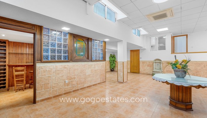 Te koop - Huis - Vrijstaande Villa - Torrevieja - Torrevieja Centro