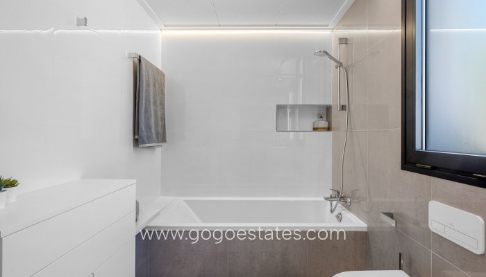 Te koop - Huis - Vrijstaande Villa - Guardamar del Segura - Guardamar del Segura Centro