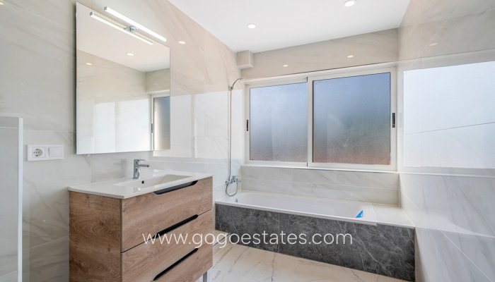 Te koop - Huis - Vrijstaande Villa - La Nucía - La Nucia Centro