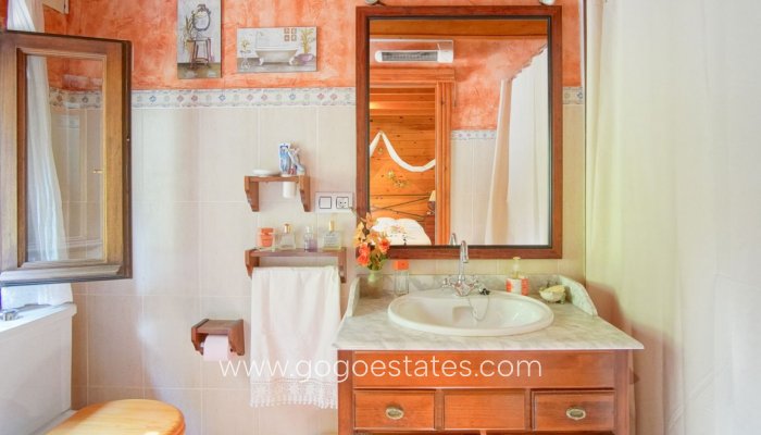 Te koop - Commercieel - Boerderij - Orba - Orba Centro