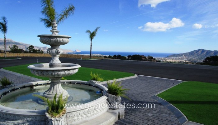 Te koop - Huis - Vrijstaande Villa - La Nucía - La Nucia Centro