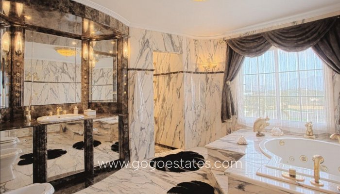 Te koop - Huis - Vrijstaande Villa - La Nucía - La Nucia Centro