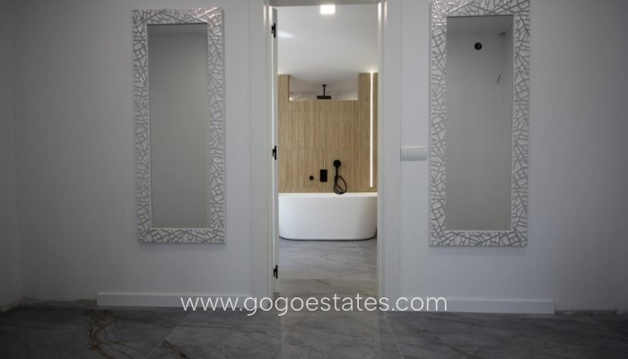 Te koop - Huis - Vrijstaande Villa - La Nucía - La Nucia Centro