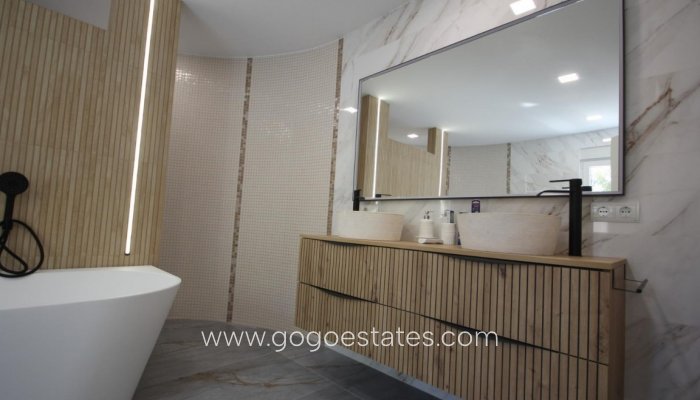 Te koop - Huis - Vrijstaande Villa - La Nucía - La Nucia Centro