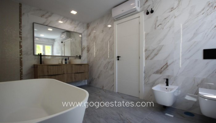 Te koop - Huis - Vrijstaande Villa - La Nucía - La Nucia Centro