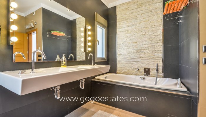 Te koop - Huis - Vrijstaande Villa - Benissa - La Fustera