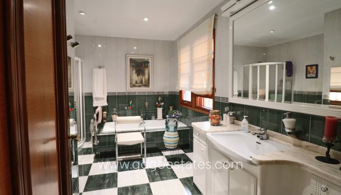 Te koop - Huis - Vrijstaande Villa - La Nucía - La Nucia Centro