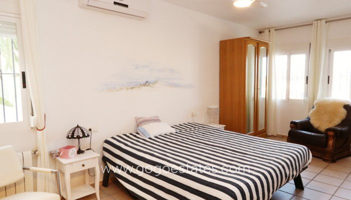 Te koop - Huis - Vrijstaande Villa - La Nucía - La Nucia Centro