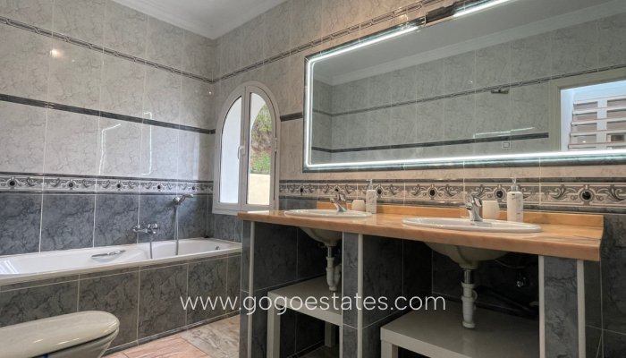 Te koop - Huis - Vrijstaande Villa - Calpe - Calpe Centro