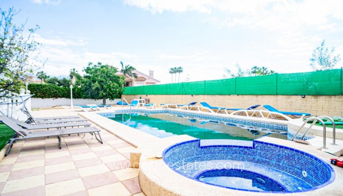 Te koop - Huis - Vrijstaande Villa - l'Alfas del Pi - L'Alfás del Pi Centro