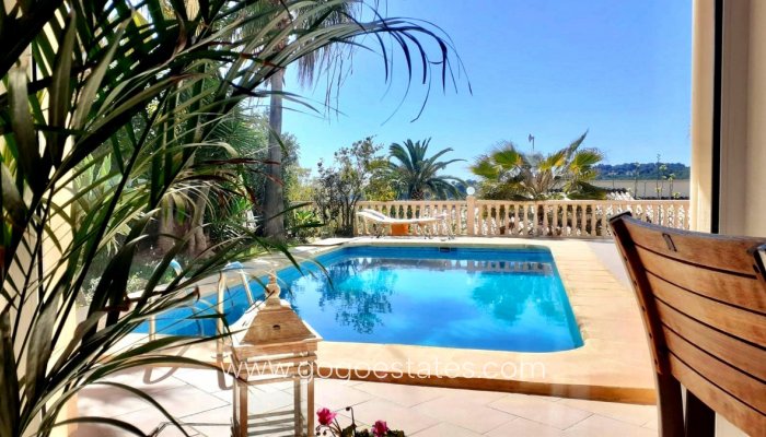 Te koop - Huis - Vrijstaande Villa - Teulada - Teulada Centro