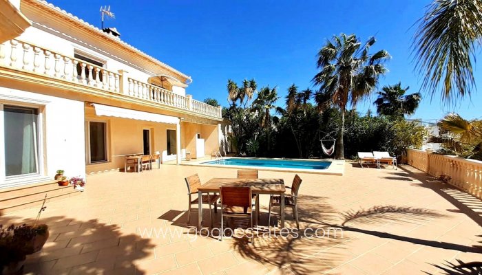 Te koop - Huis - Vrijstaande Villa - Teulada - Teulada Centro