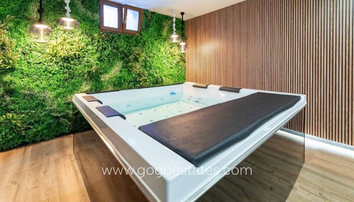 Te koop - Huis - Vrijstaande Villa - Calpe - Calpe Centro