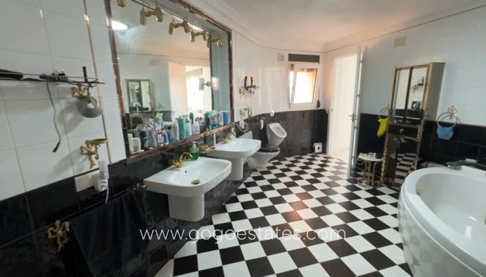 Te koop - Huis - Vrijstaande Villa - Calpe - Calpe Centro