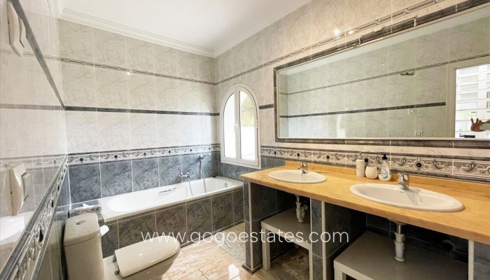 Te koop - Huis - Vrijstaande Villa - Calpe - Calpe Centro