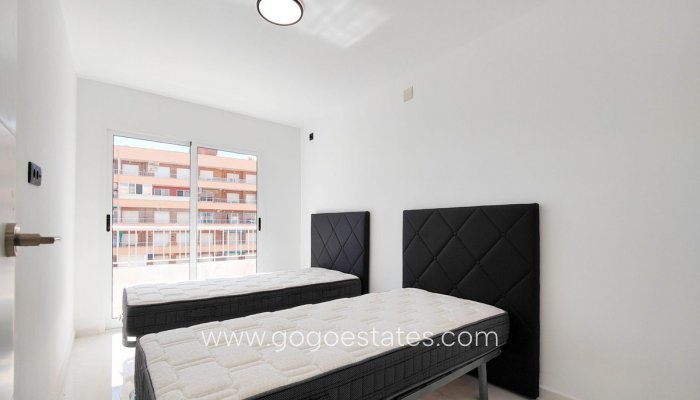 Te koop - Appartement - Appartement op de middelste verdieping - Orihuela - Punta Prima