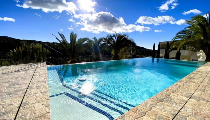 Te koop - Huis - Vrijstaande Villa - Busot - Busot Centro