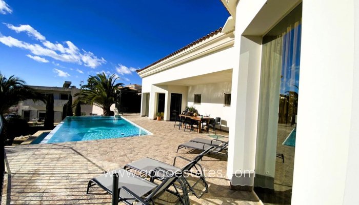 Te koop - Huis - Vrijstaande Villa - Busot - Busot Centro