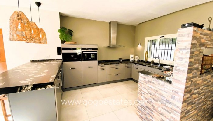 Te koop - Huis - Vrijstaande Villa - Busot - Busot Centro