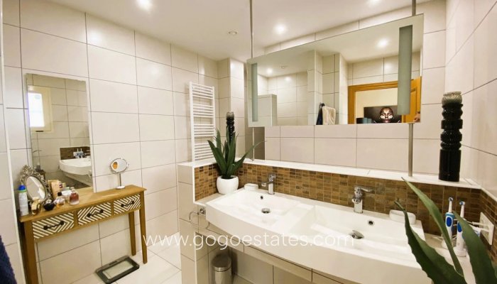 Te koop - Huis - Vrijstaande Villa - Busot - Busot Centro