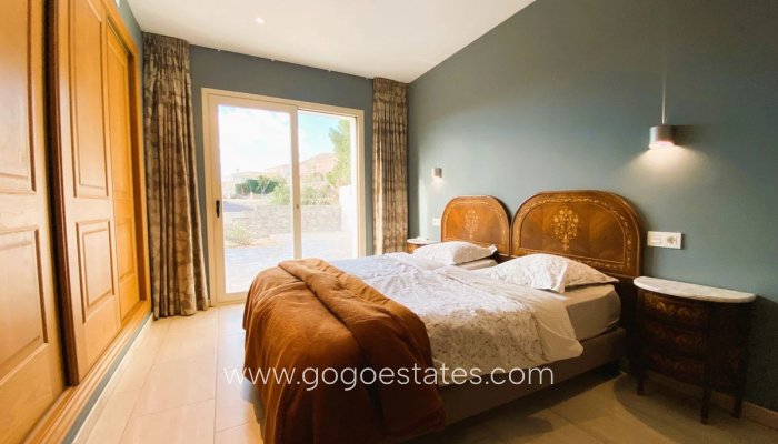 Te koop - Huis - Vrijstaande Villa - Busot - Busot Centro